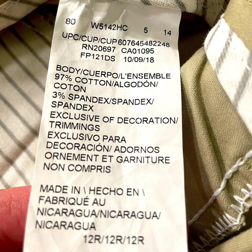 Dickies Womens Wide legged, just wrinkled from previous packaging. Inseam is 31